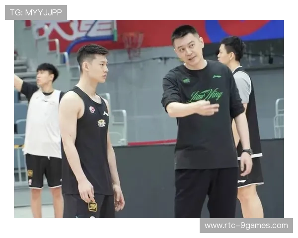 辽宁客场更衣室氛围凝重，杨鸣强调篮板保护