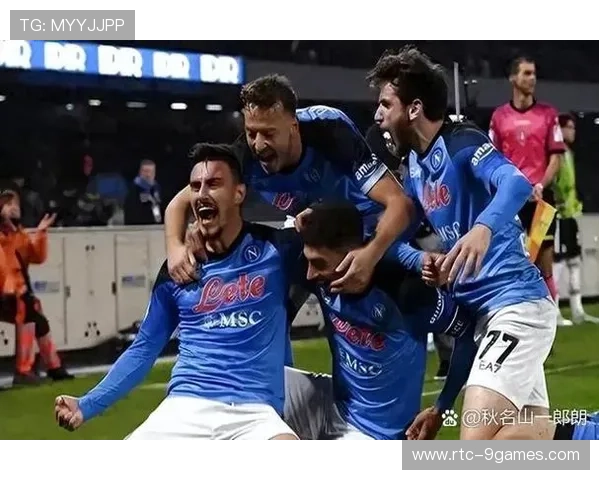 那不勒斯客场球迷横幅致谢克瓦拉茨赫利亚续约留队